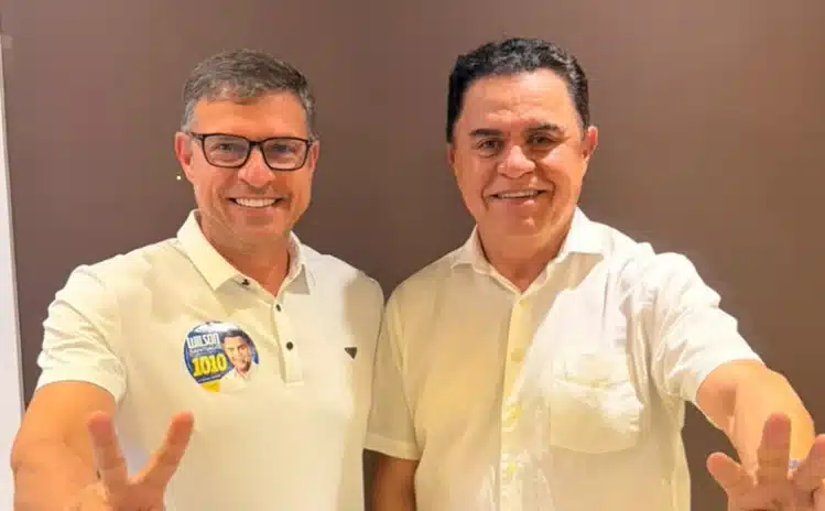 Vitor Hugo apoia Wilson Santiago; montagem mostra o ex-prefeito de Cabedelo e o deputado federal