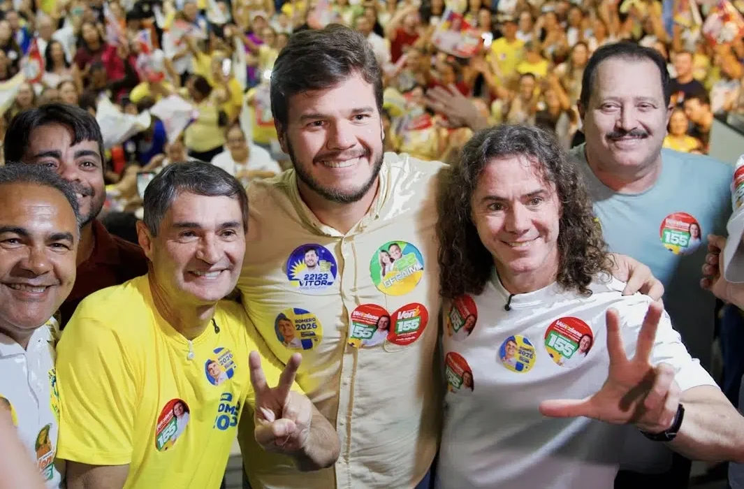 Bruno Cunha Lima durante ato político relacionado à articulação contra Romero e Veneziano mencionada em Campina Grande
