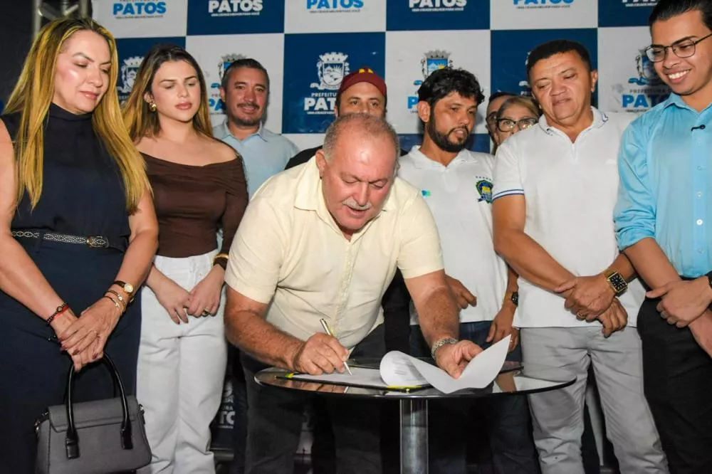 Professor Jacob em imagem de arquivo relacionada à Readequação da PB-262 discutida com o DER-PB