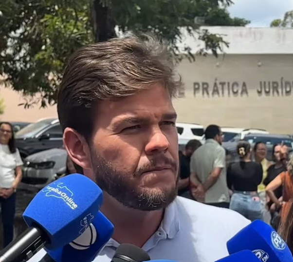 Bruno vota em Campina Grande no Centro de Ciências Jurídicas da UEPB