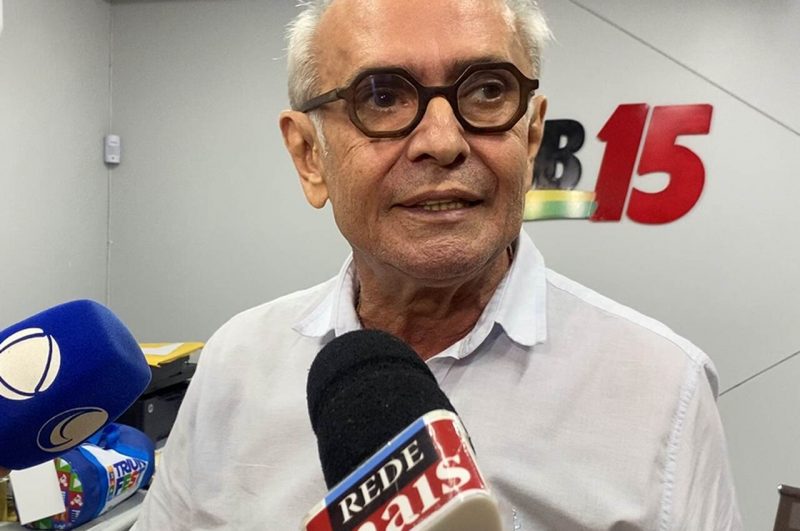 Cícero Lucena durante entrevista após maioria no julgamento da candidatura de Cícero Lucena